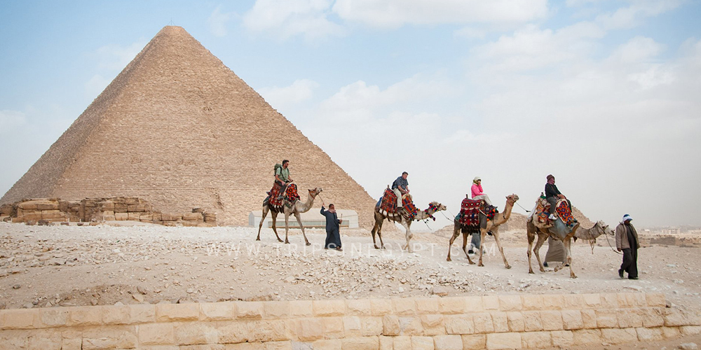 Riding Camels at Giza Pyramids - 25 Things to Do in Cairo - Trips in Egypt